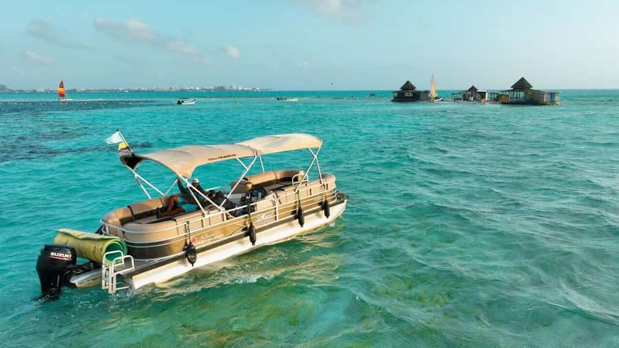 SAN ANDRES: FULL DAY SHARED PONTOON TOUR - El Palito: a classic stop for sea views and “in-between” time