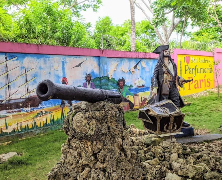 SAN ANDRES: Island Tour by Chiva + Hoyo Soplador - Why a Chiva Road Tour Works So Well in San Andrés
