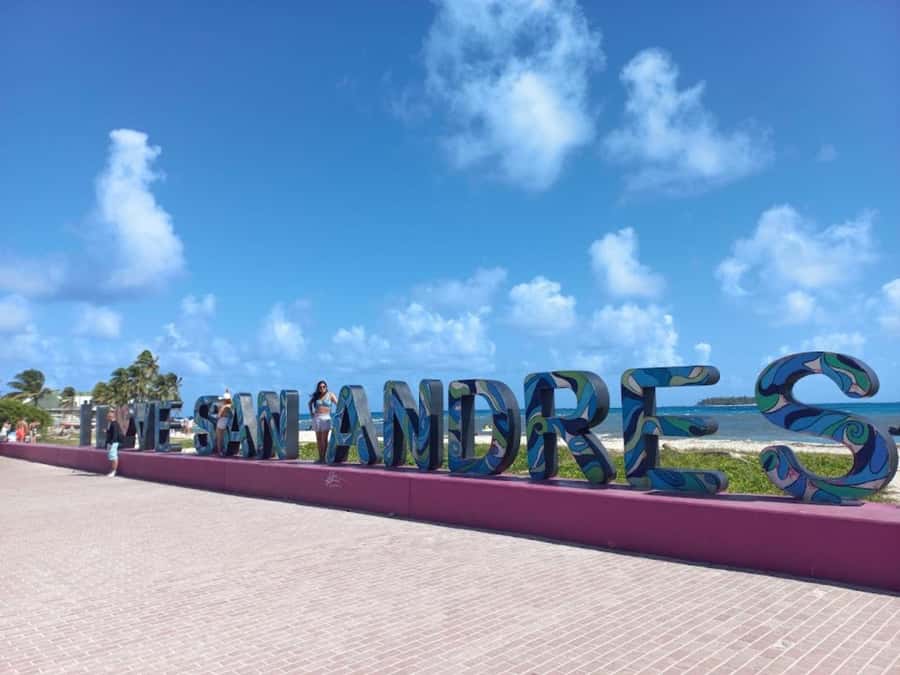 SAN ANDRES: Island Tour by Chiva + Hoyo Soplador - Morgan’s Cave and Henry Morgan: Pirate Legends, Cave Tickets