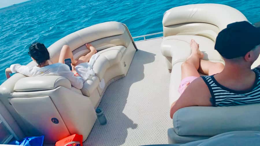 San Andres: Private Boat Trip with Aquarium and Beach Stops - Where You Meet and How the 6 Hours Actually Feel