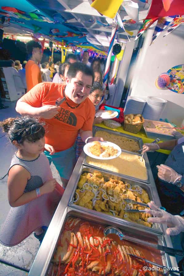 San Andres: White Party on boat with open bar, dinner and dancers! - Dinner at Sea: Seafood and Meat Buffet While You Ride