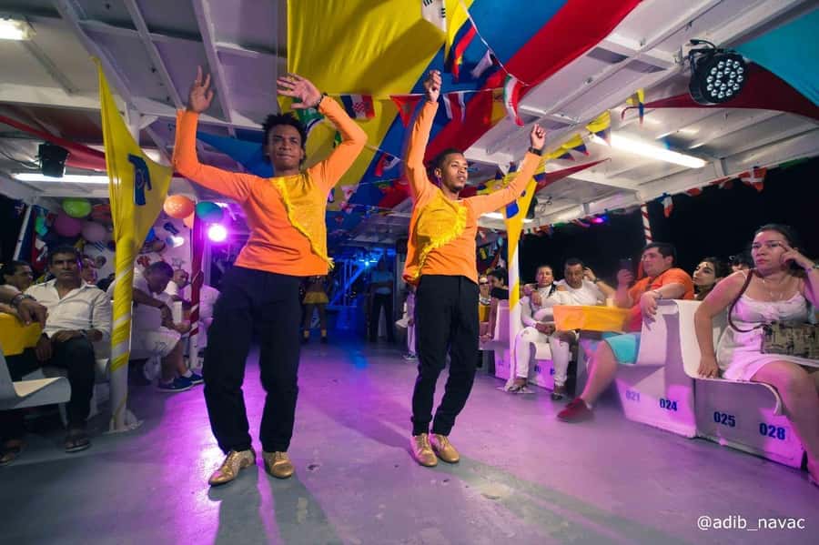 San Andres: White Party on boat with open bar, dinner and dancers! - Who This Yacht Night Is Best For