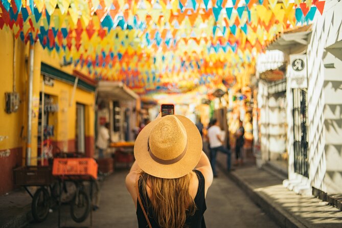 San Felipe Castle and Getsemani Walking Tour with tickets - Getsemaní murals, colonial streets, and the stories your guide ties together