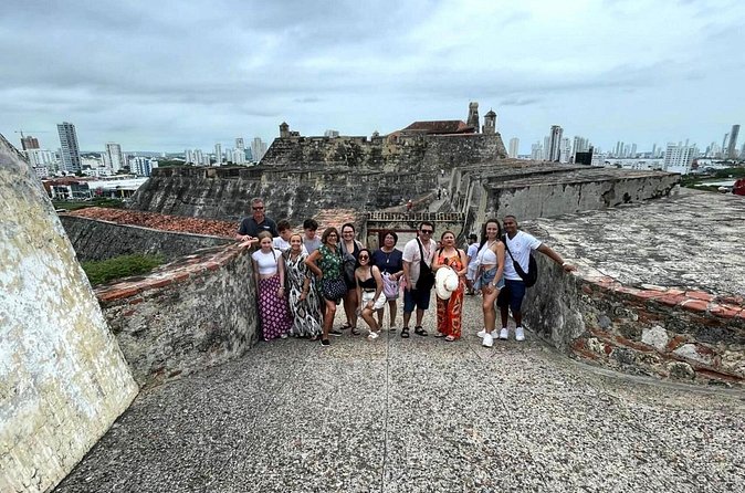 San Felipe Castle and Getsemani Walking Tour with tickets - What makes the guide experience special, and what to watch for