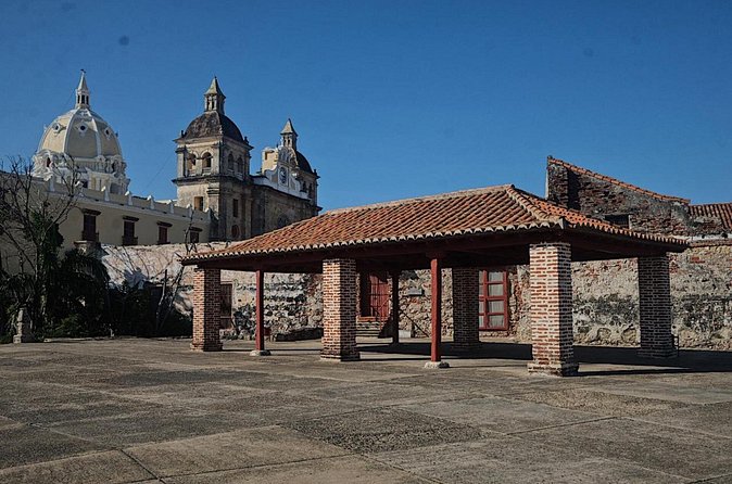 San Felipe Castle and Getsemani Walking Tour with tickets - What to Bring (and What to Skip)