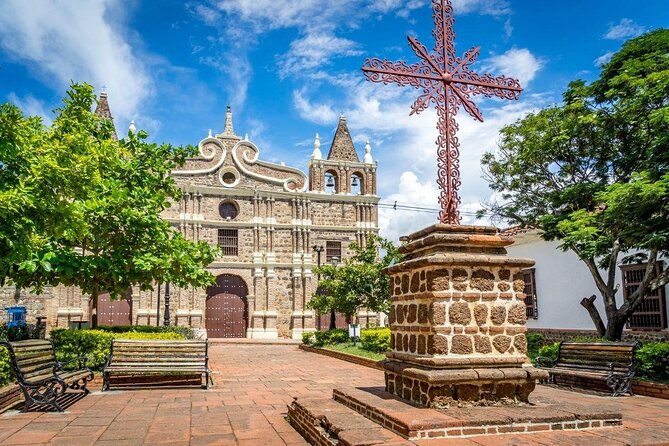 Santa Fe de Antioquia & Colonial Bridge Private Bilingual Guide - Quick Take: Santa Fe, Bridge Engineering, and a Private Pace