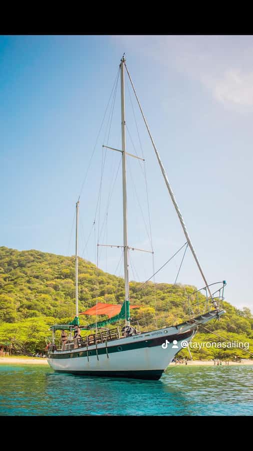 Santa Marta: Sailboat day tour to Tayrona Park - Bahía Concha Beach Time: Swim, Snorkel, SUP, Repeat