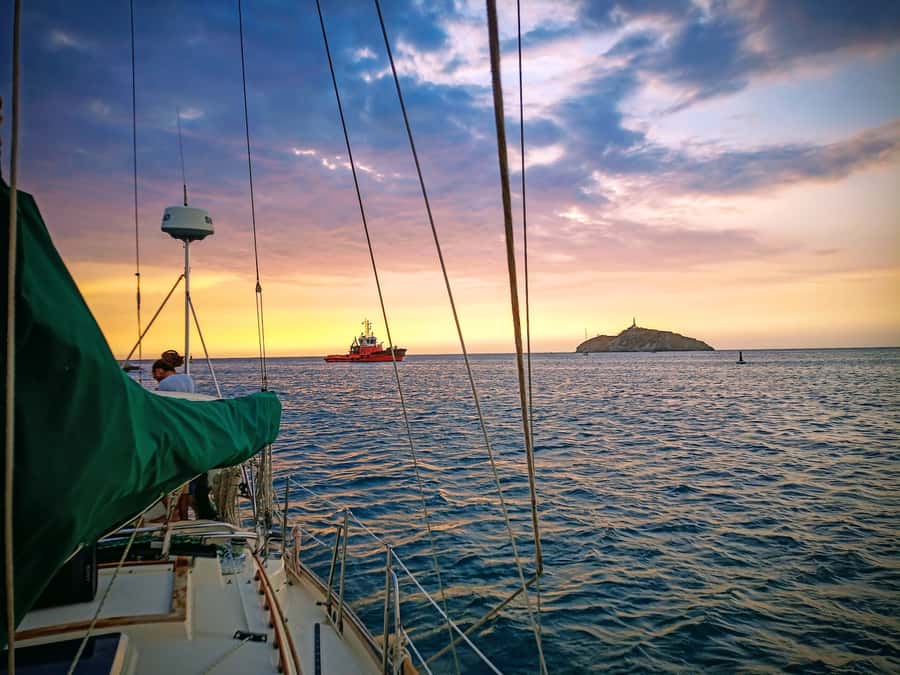 Santa Marta: Sunset Cruise Around the Bay - From Serena Tropical Bistro to Marina Internacional, start on time
