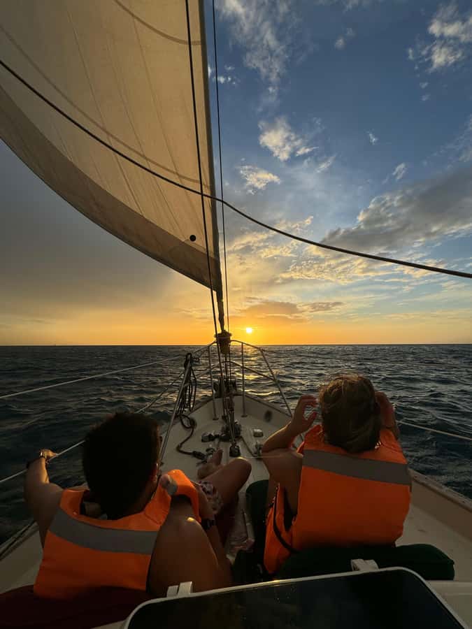 Santa Marta: Sunset Cruise Around the Bay - Guide quality, and how hosts can make or break the vibe