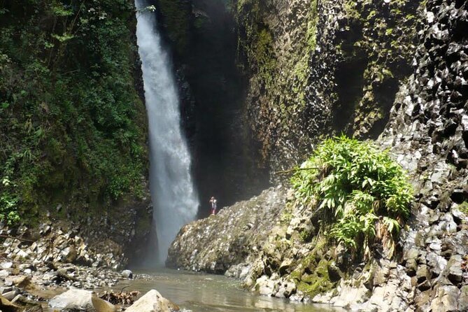 Santa Rosa de Cabal and Hot Springs Day Trip - Crowds and Rain: How to Make the Day Feel Good Anyway