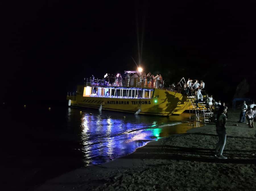 SANTAMARTA: White Night Tour in Katamaran with open bar - The most important logistics: Rodadero pickup and the pier meeting point