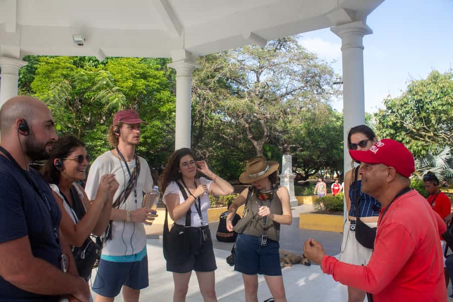 Shared Cartagena Old City Tour with Wireless Audio System - The walk and pace: what 150 minutes feels like
