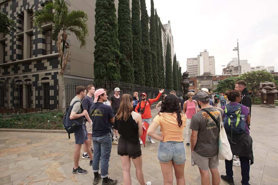 Shared Medellín Downtown Tour with Wireless Audio - Park of Lights: a tribute that reframes the whole walk
