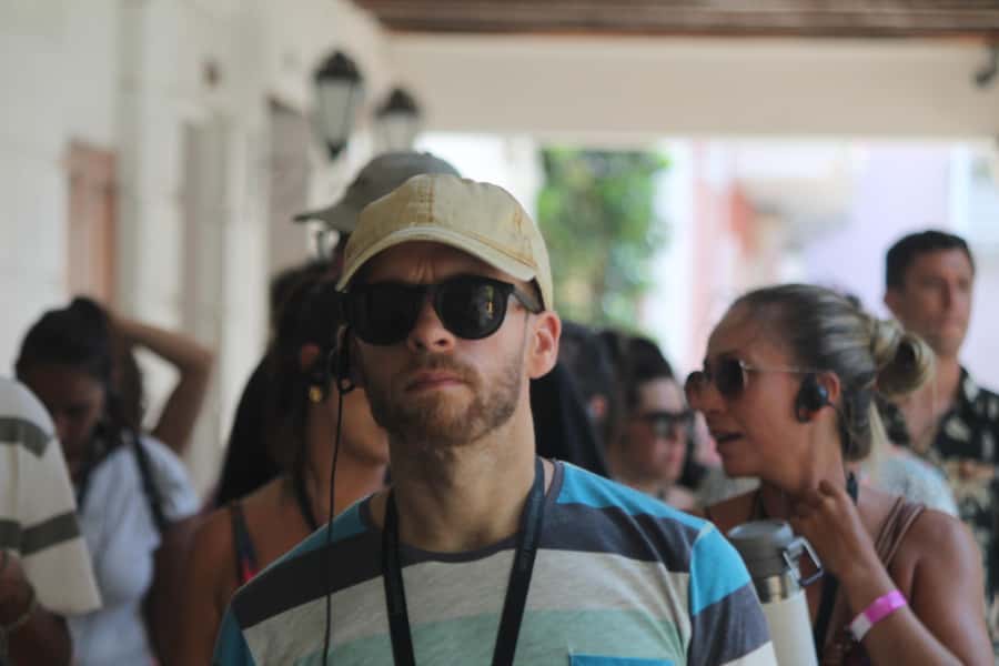 Shared Old Cartagena & Getsemani Tour with Wireless System - Meeting at Plaza de Santo Domingo, grab your receiver, then go