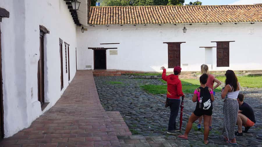 Shared Tour Cali's Historical Downtown - Crossing River Boulevard and the core squares, how daily life became political