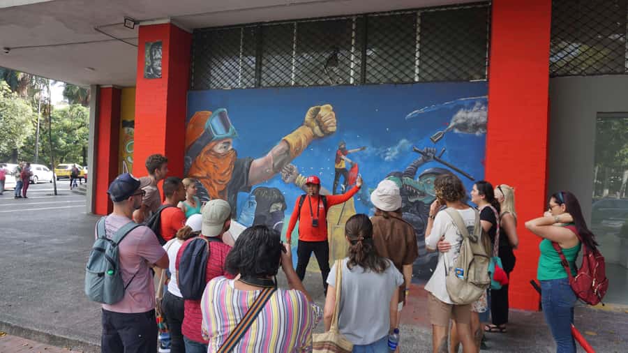 Shared Tour Cali's Salsa, Graffiti & Resistance Experience - The River Boulevard Curve: Rhythm You Can See in City Shape