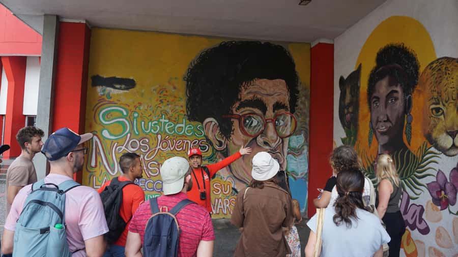 Shared Tour Cali's Salsa, Graffiti & Resistance Experience - World Cup Tunnel and 5th Avenue: Urban Symbols and Musical Memory