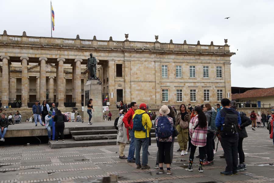 Shared Tour Colombian Conflict War, Drug Trafficking & Peace - Finding Your Guide Outside the Museo del Oro
