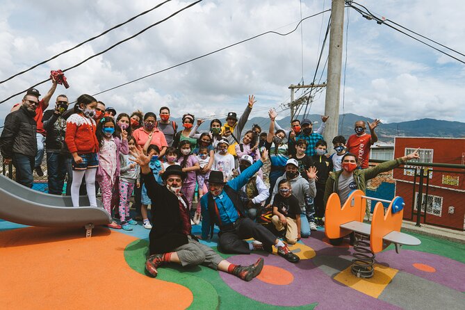 Shared Tour to Ciudad Bolivar (Paradise Quarter) & Cable Car - El Paraíso: history and culture, told at street level