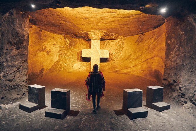 Shared Tour Zipaquirá Salt Cathedral and Guatavita Lagoon - Timing, traffic, and why your day can run late in Bogotá