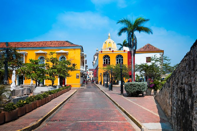 Shore excursion Cartagena city tour - Comfort and small practical wins: air-conditioning, water, and sun prep