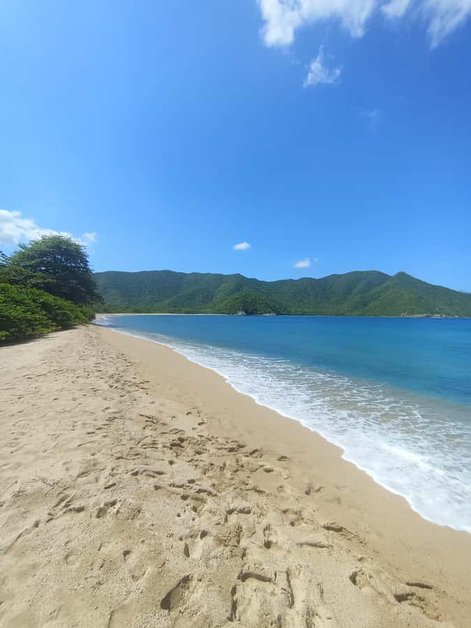 SPEEDBOAT TOUR TO TAYRONA CRISTAL BEACH - The speedboat ride: quick crossing, real bumps, and how to handle it