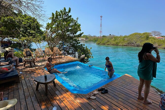 Sport Boat : Rosario Island,lunch on private island - Isla del Encanto Resort: private beach, pool, and the included buffet lunch