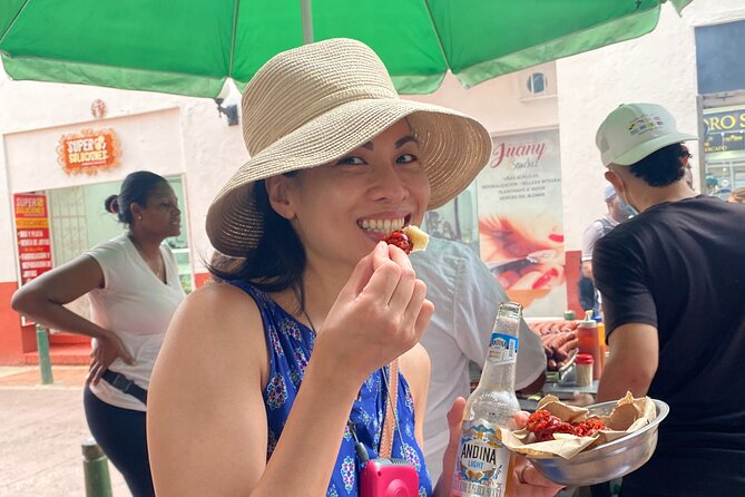 Street food tour Cartagena - Stop 4: La Matuna for Tropical Fruit and Shrimp Cocktail Reset