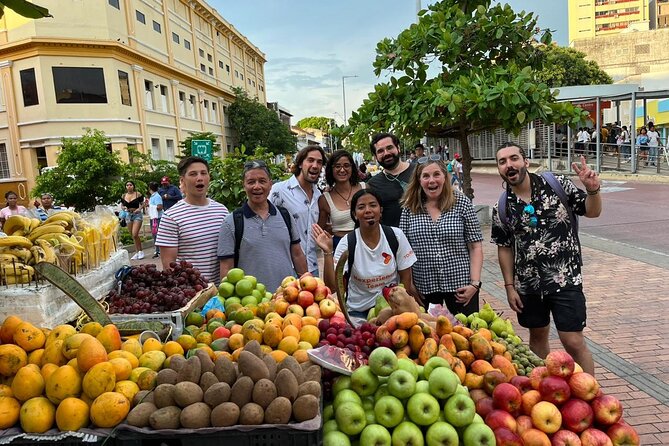 Street Food Tour in Cartagena - The flow and pacing: how a max 12-person tour stays fun
