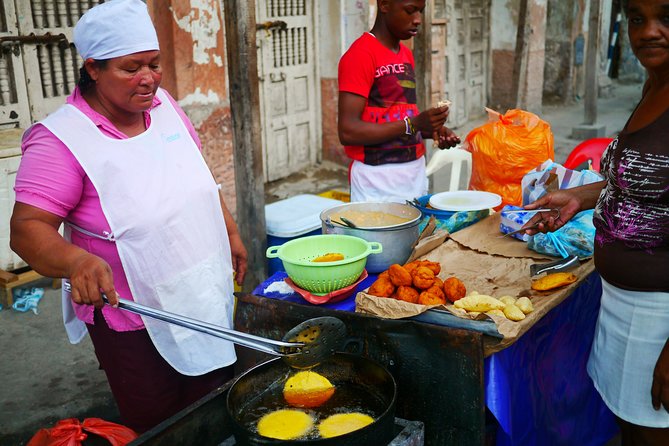 Street Food Tour of Cartagena - Why a Cartagena street food walk works so well at 4 pm