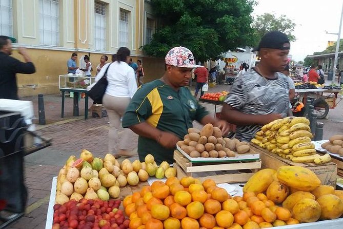 Street Food Tour of Cartagena - Torre del Reloj and Boca del Puente: your shortcut to understanding the walled city