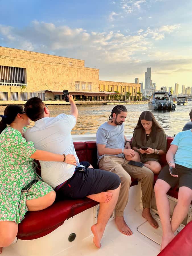 Sunset boat tour open bar and free club entrance Cartagena - Sibarita del Mar Check-In, Shoes, and Getting On Board