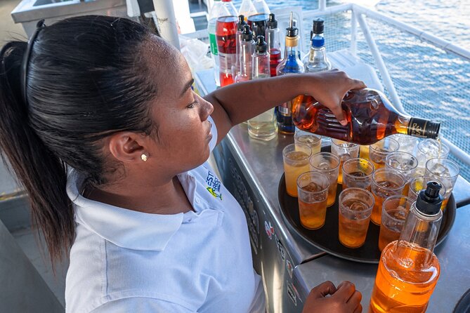 Sunset in Cartagena Bay with Boat Dances and Bar - A two-hour sunset cruise that mixes photos with party energy