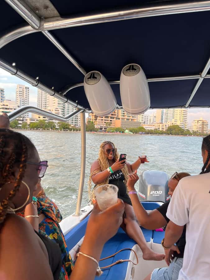 Sunset Party open bar on the bay while sharing with locals - Sharing the boat with locals and native hosts