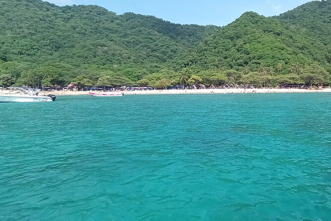Tayrona by sea - Bahía Concha: white sand, open water time, then the return