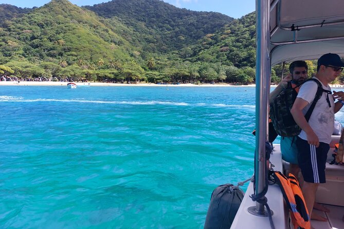 Tayrona by sea - Meeting at Santa Marta Marina at 8:30 am: how to get on the right boat