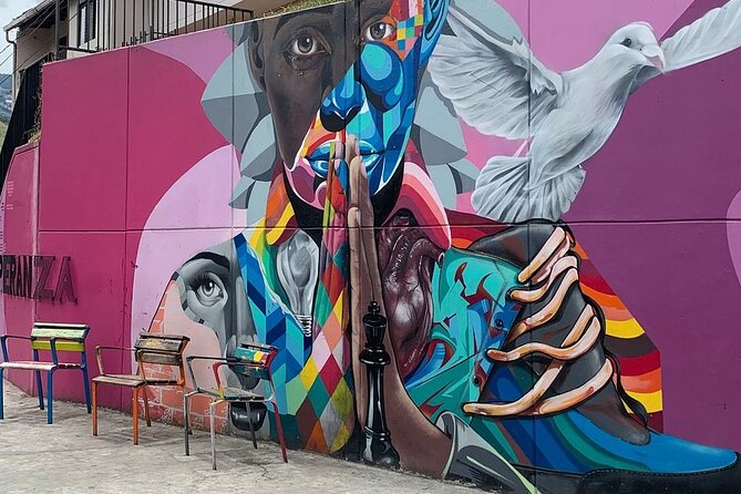 The best Commune 13 Tours in Medellín - Getting there easily: near public transportation