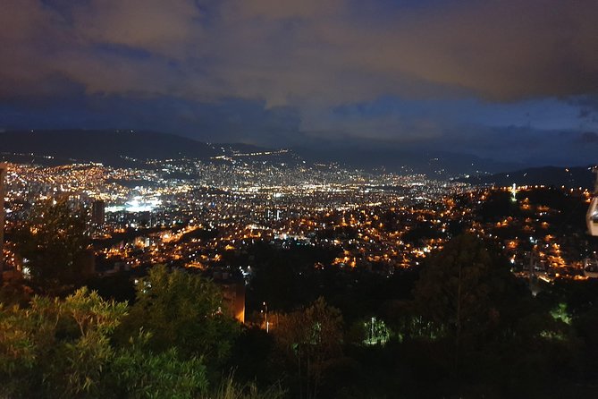 The Best Comuna 13 Graffiti Tour, Plaza Botero and Cable cars - Key things to know before you go