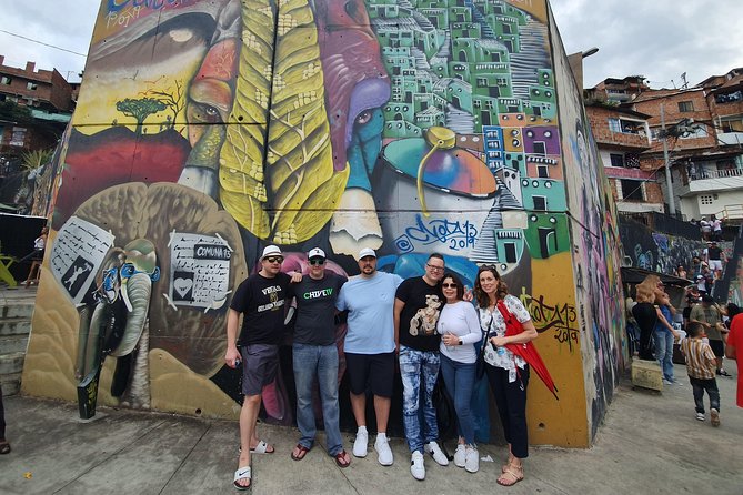 The Best Comuna 13 Graffiti Tour, Plaza Botero and Cable cars - Comuna 13 graffiti walk: what you are really paying for