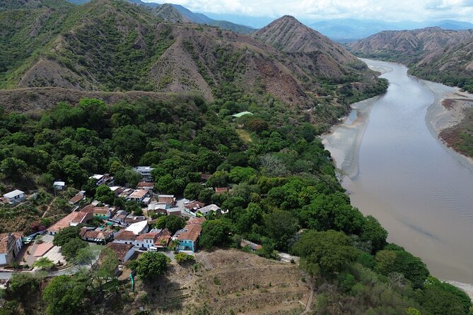 The River House Experience & Santa Fé de Antioquia (2 Days Tour) - Getting to Santa Fé de Antioquia via Puente de Occidente and tuk-tuks