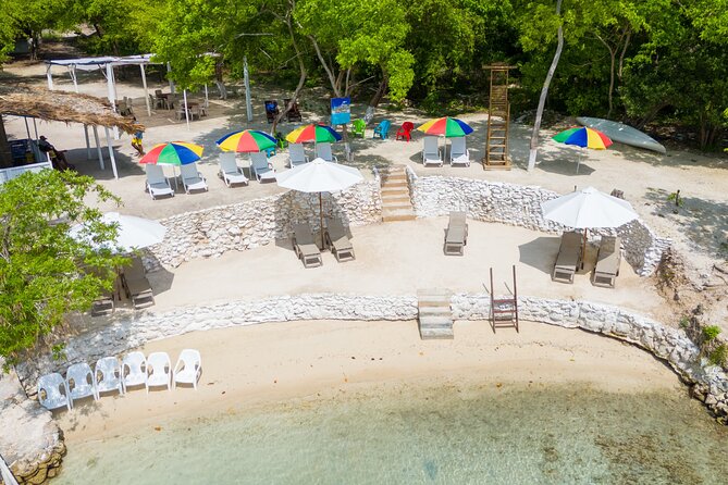 Tour 5 islands of the rosary with drinks included - A VIP-style Rosario Islands day, packed into 12 hours