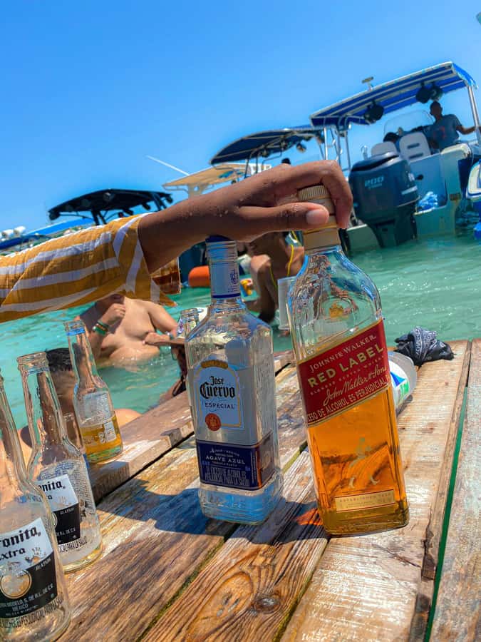 Tour a la isla de las fiestas Cholon - Isla Cholon party boat, what you’re really signing up for