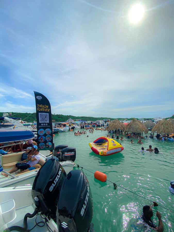 Tour a la isla de las fiestas Cholon - Leaving at 11:30, then the main move to Isla Cholon