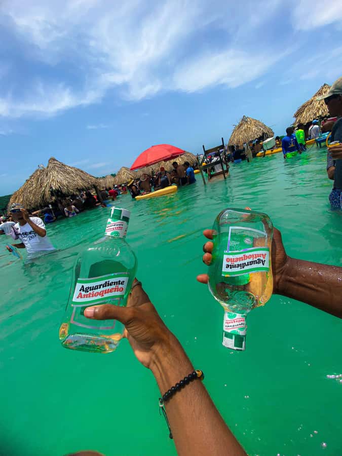 Tour a la isla de las fiestas Cholon - Lunch, welcome drinks, and what you can bring