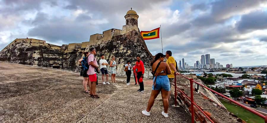 Tour Compartido al Castillo San Felipe de Barajas Cartagena - The Getsemaní walk, music, symbols, and resistance you can read on the walls