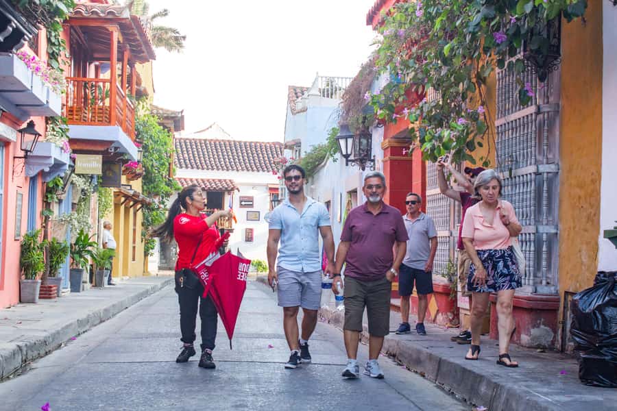 Tour Compartido de Gabriel García Marquez en Cartagena - Starting at Santo Domingo Square and Botero’s Gertrudiz