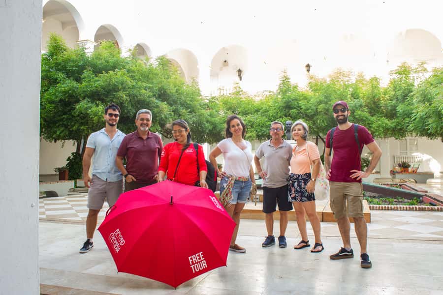Tour Compartido de Gabriel García Marquez en Cartagena - Plaza de San Diego: A Literary Stage in Plain Sight