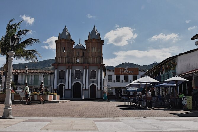 Tour Guatapé - Stop 4: El Peñón de Guatapé, The Colorful Town Stop