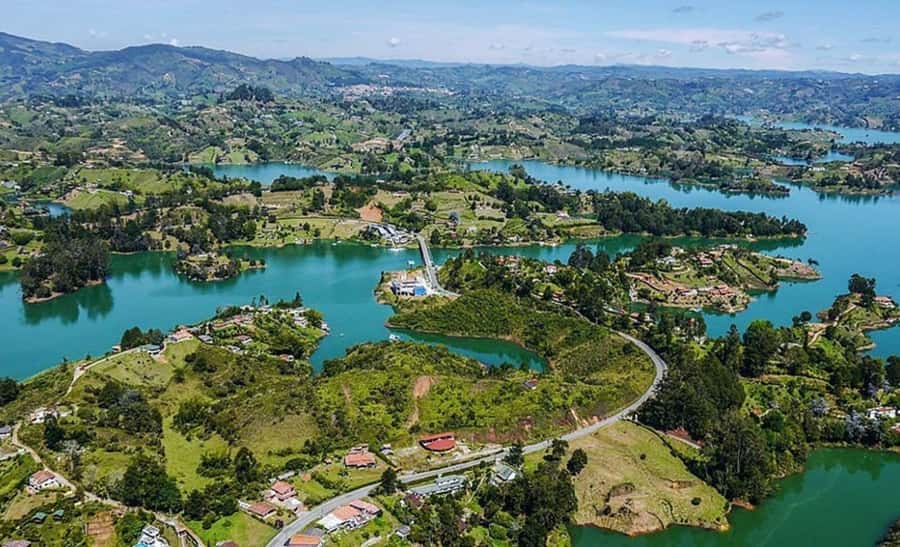 Tour Guatapé - Piedra del Peñol with departure from Medellín - El Alto del Chocho and the replica town of El Peñol