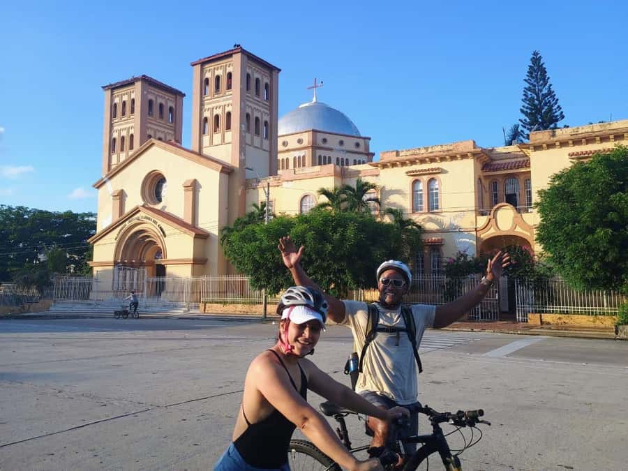 Tour in bike in Barranquilla - Stop 10 to 12: El Prado, Malecón del Río, and the Shark Fin